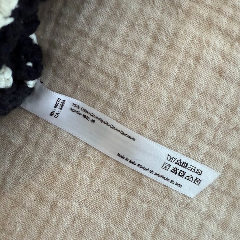 Urban Outfitters Crochet Black and White Bag - Picture 3 of 4